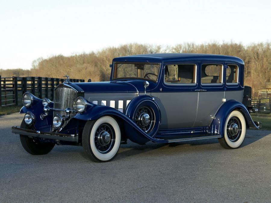  Pierce-Arrow Twelve Model 53 Touring Sedan 1932 года  (фото 1 из 6)